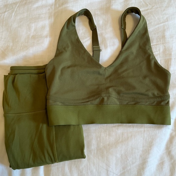 Fabletics Green Workout Set - Picture 1 of 5